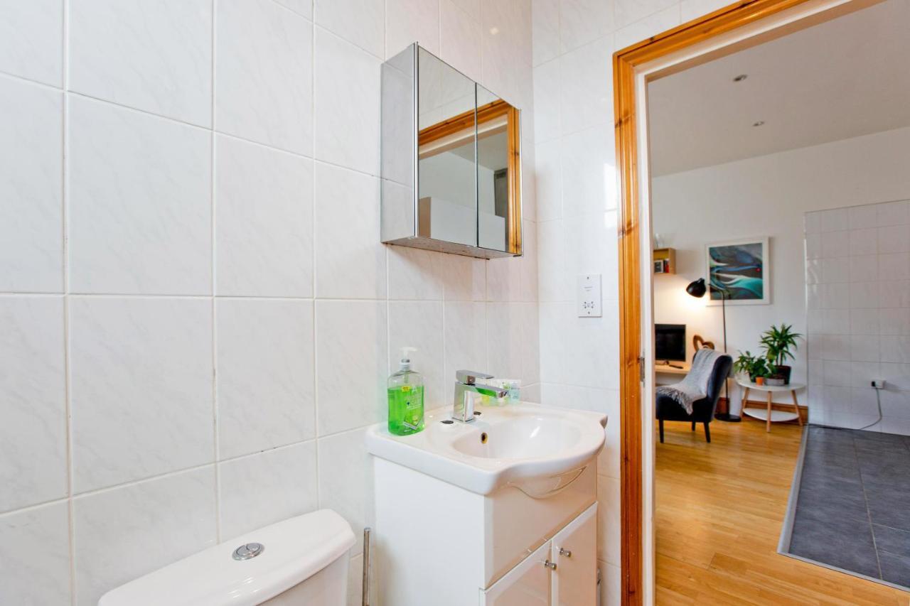 Comfortable Highbury Fields 1 Bedroom Apartment - Parking By Request Лондон Екстериор снимка